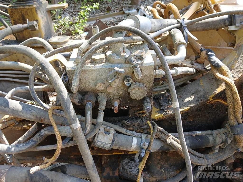 CAT 730 鉸接式起吊車
