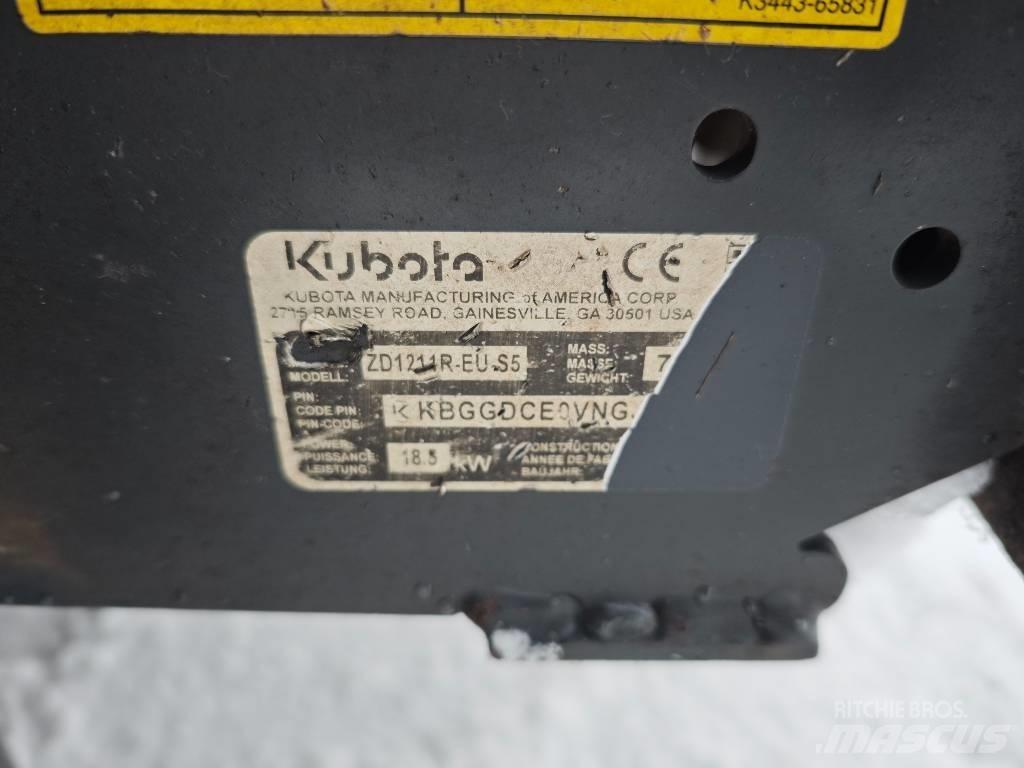 Kubota ZD 1211 騎乘式割草機