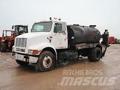 International 8100 瀝青攤舖機/鋪路機