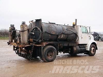 International 8100 瀝青攤舖機/鋪路機