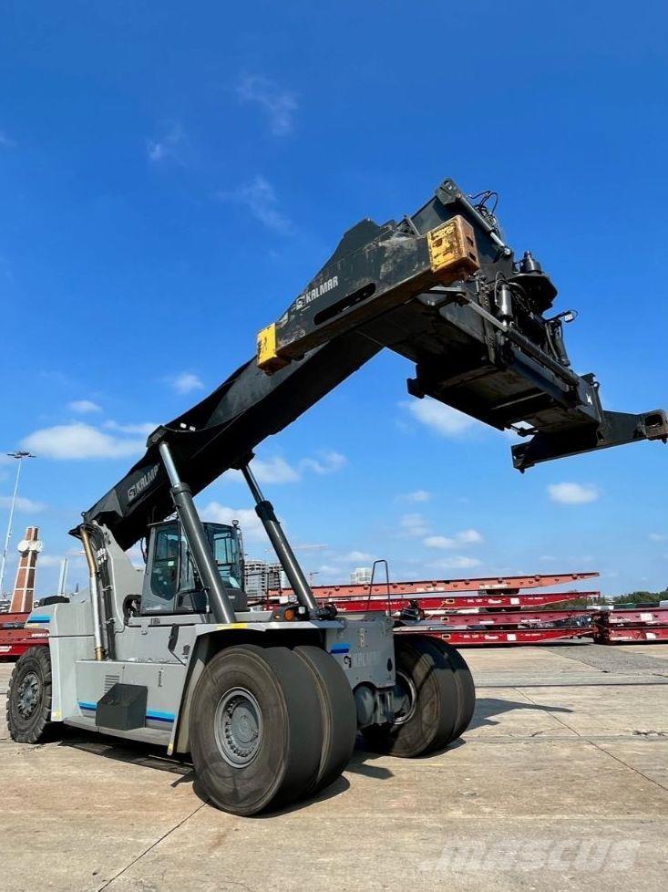 Kalmar DRG450-60S5 前伸型堆積機