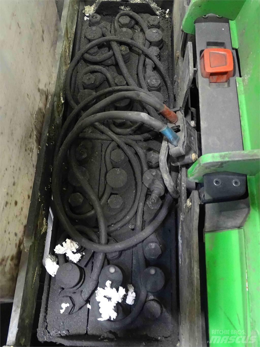 Cesab S210 行走控制式堆積機