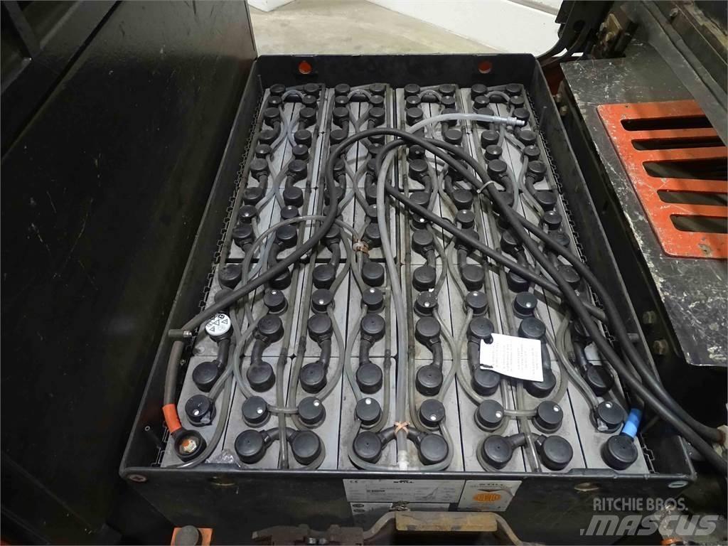 Linde P250 牽引車