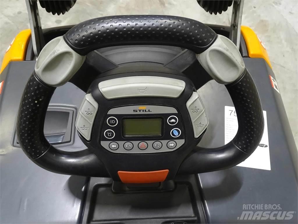 Still LTX-FF05 牽引車