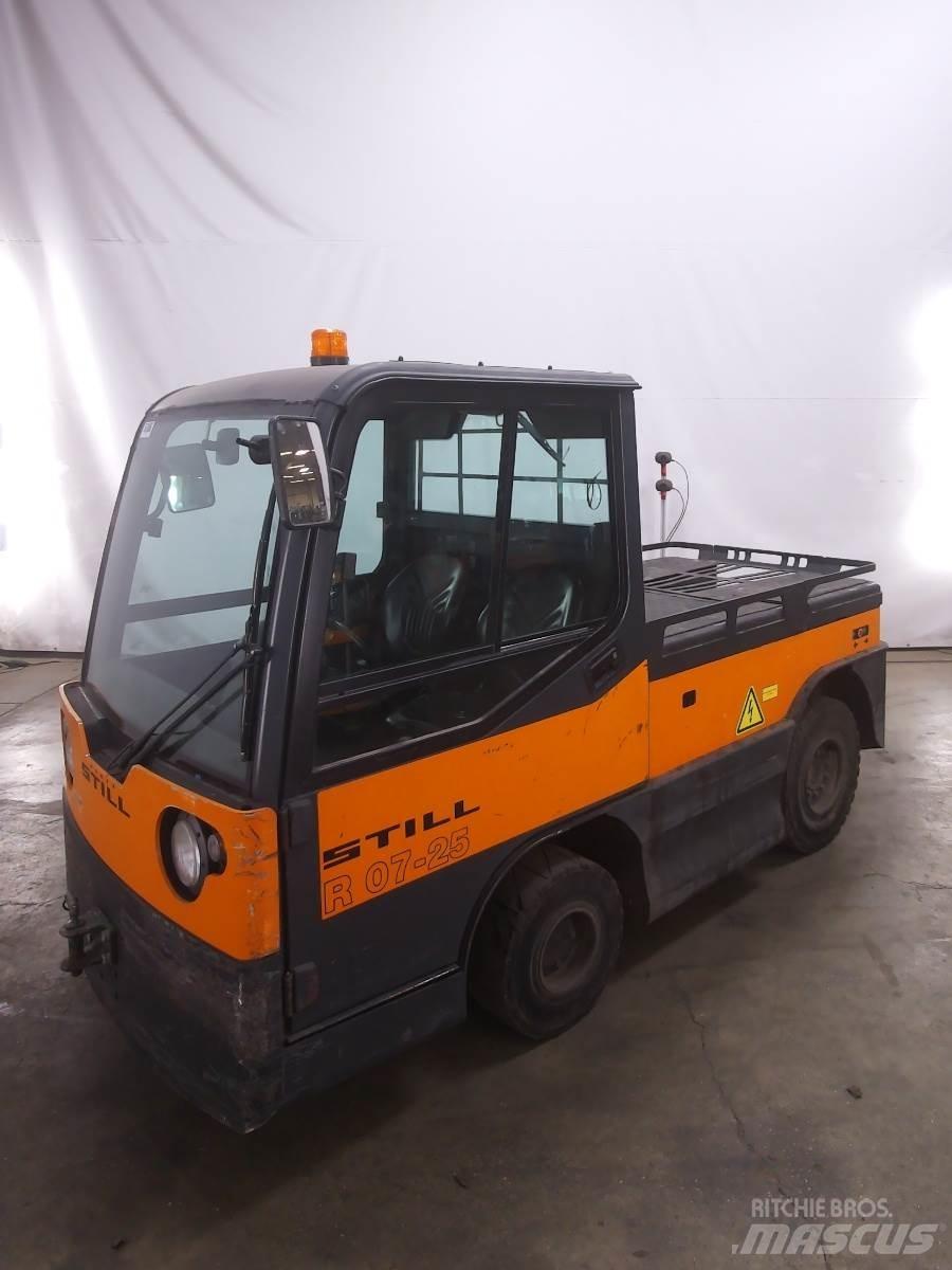 Still R07-25 牽引車