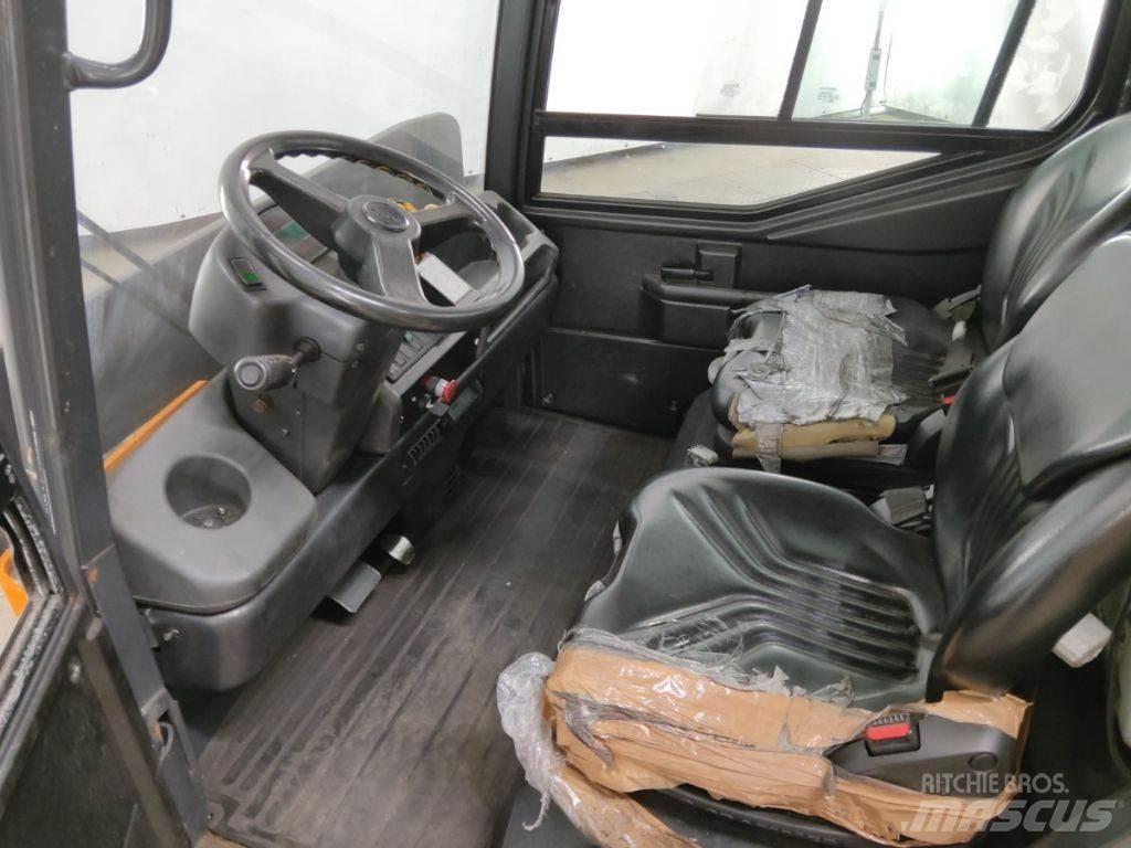 Still R07-25 牽引車