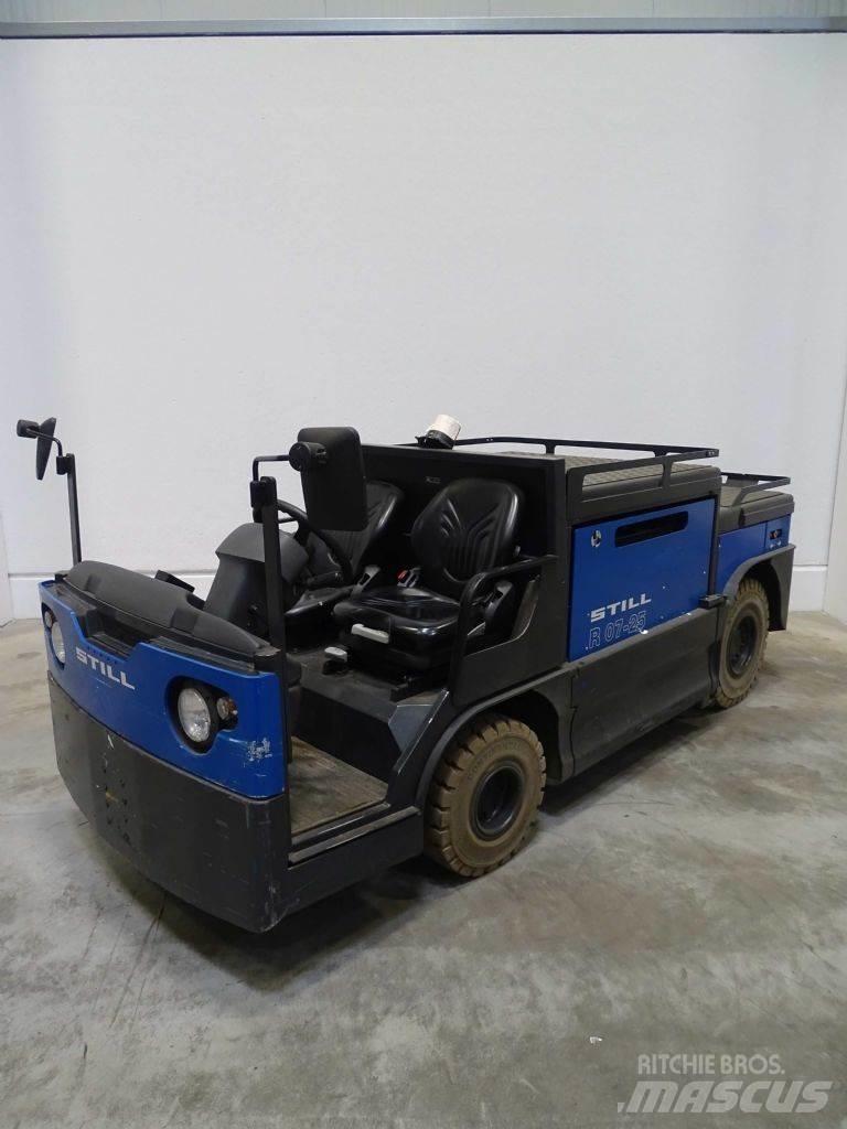 Still R07-25 牽引車