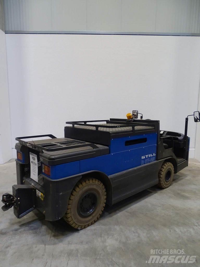 Still R07-25 牽引車