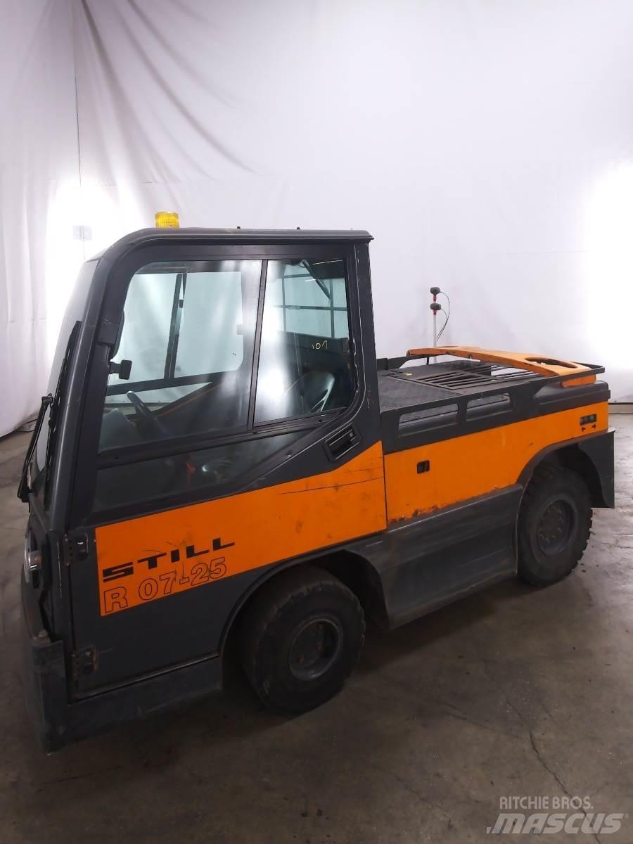 Still R07-25 牽引車