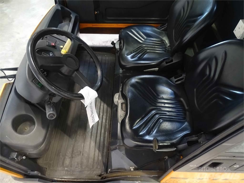 Still R07-25 牽引車