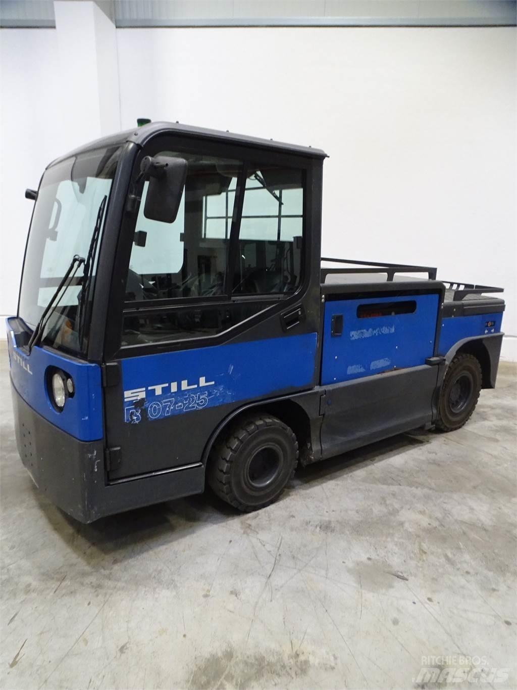 Still R07-25 牽引車