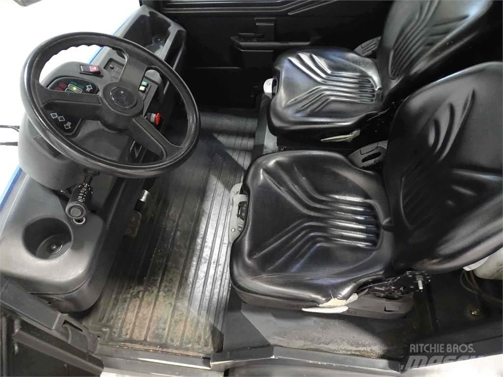 Still R07-25 牽引車