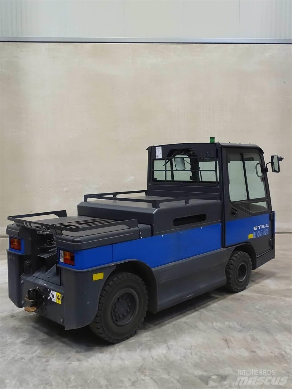 Still R07-25 牽引車