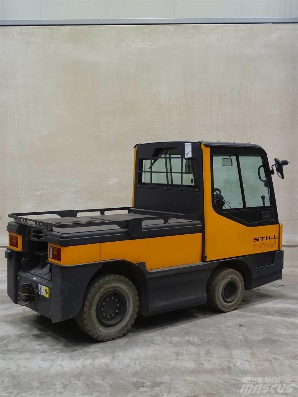 Still R07-25 牽引車