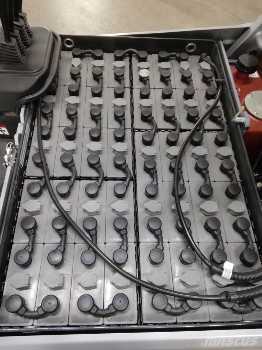 Still RCE35 電動堆高機