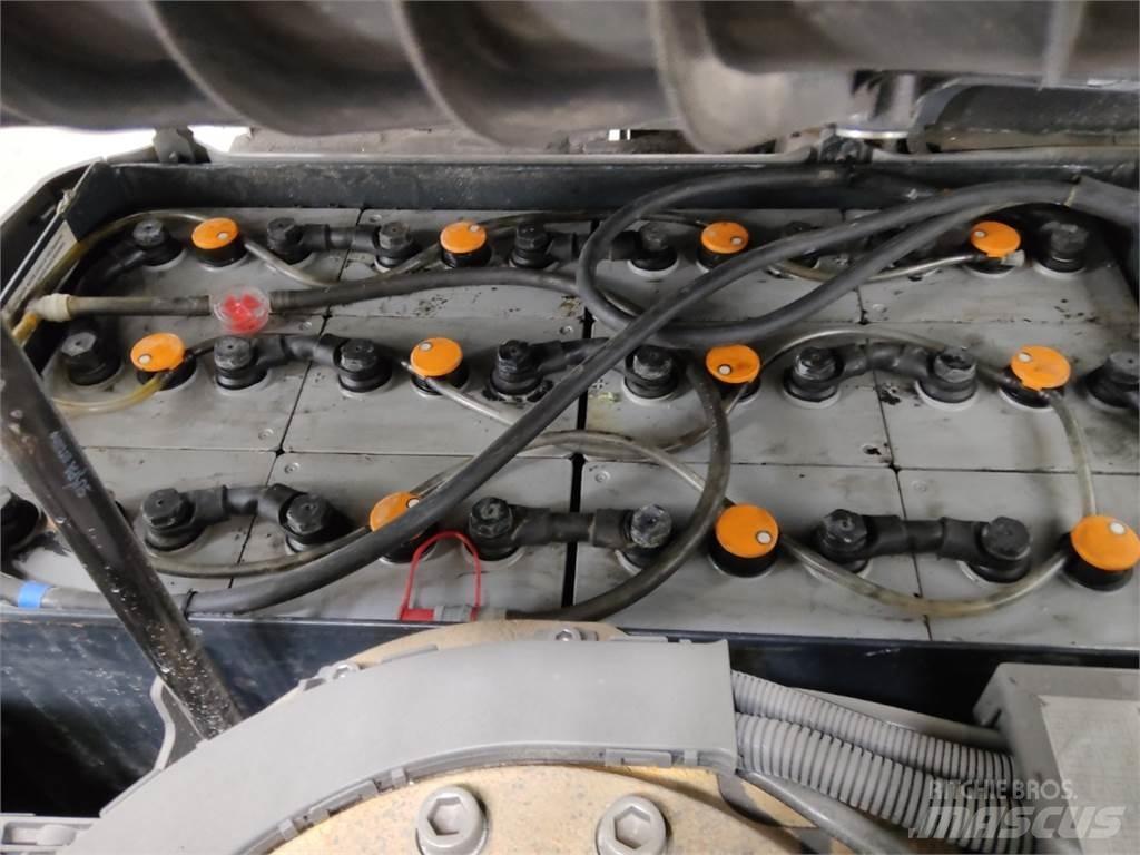 Still RX50-13 電動堆高機
