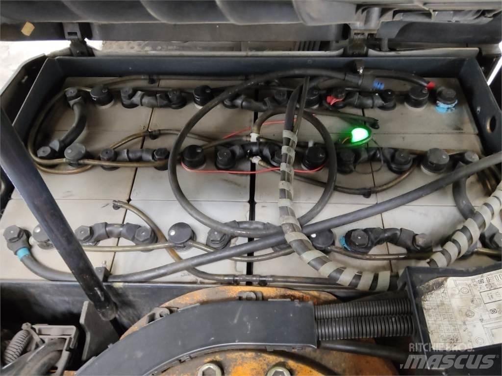Still RX50-15 電動堆高機