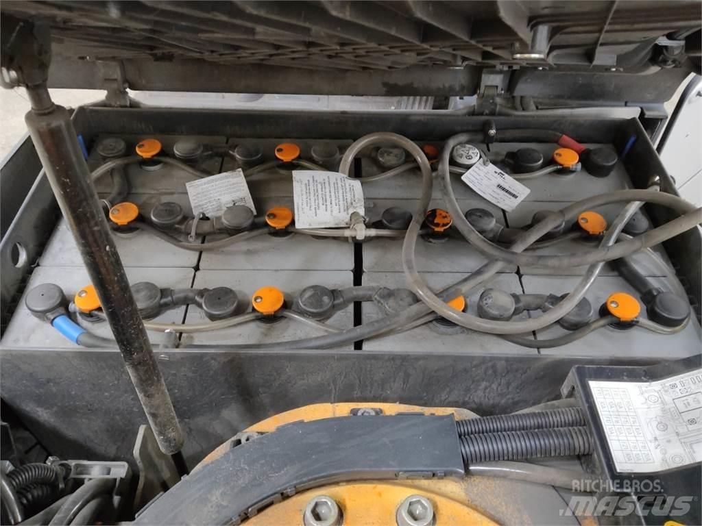 Still RX50-15 電動堆高機