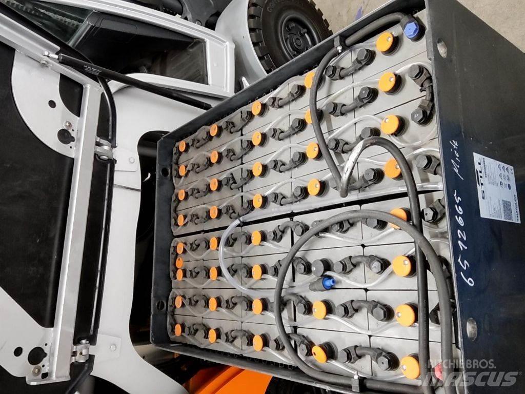 Still RX60-25 電動堆高機