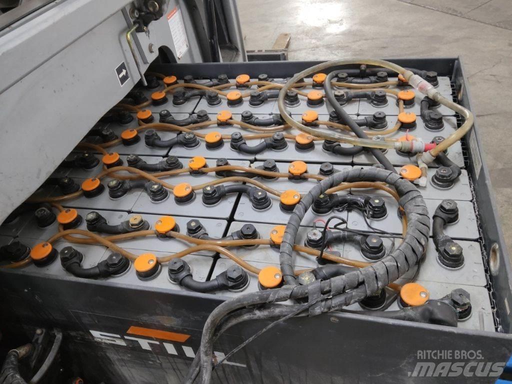 Still RX60-25 電動堆高機
