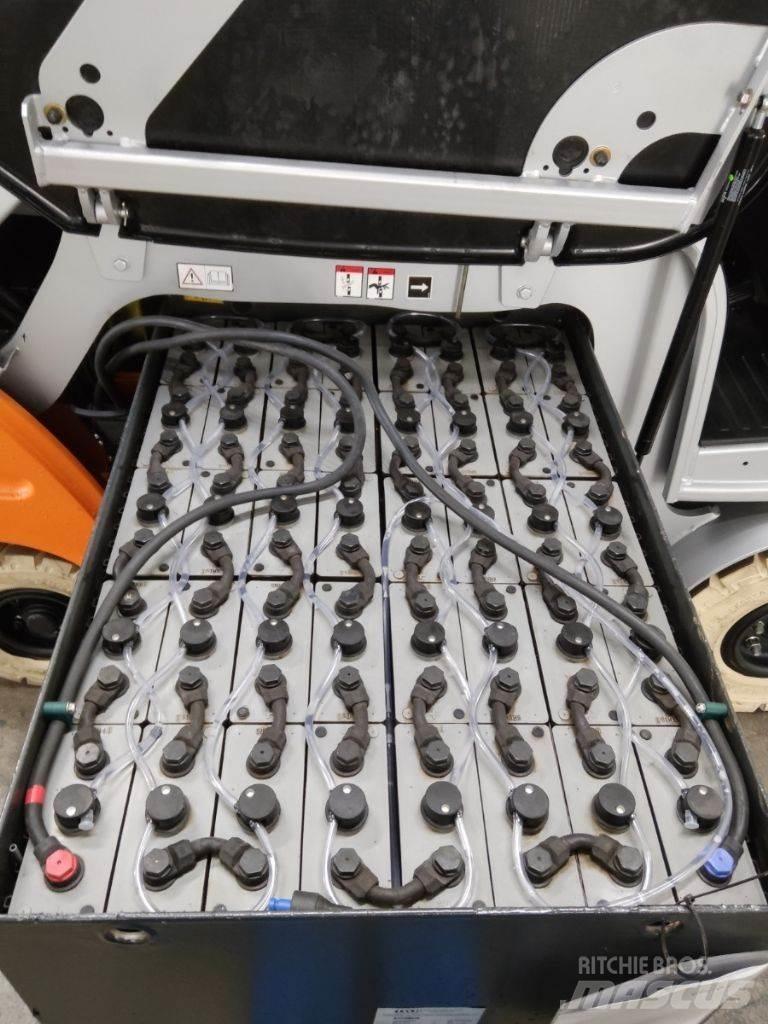 Still RX60-25 電動堆高機