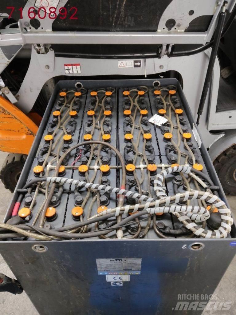 Still RX60-25 電動堆高機
