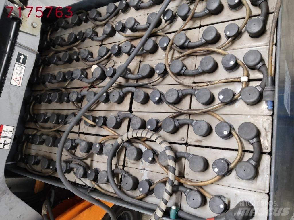 Still RX60-25 電動堆高機