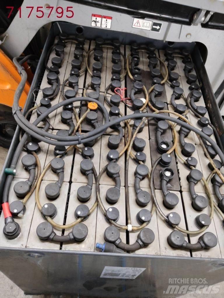 Still RX60-25 電動堆高機