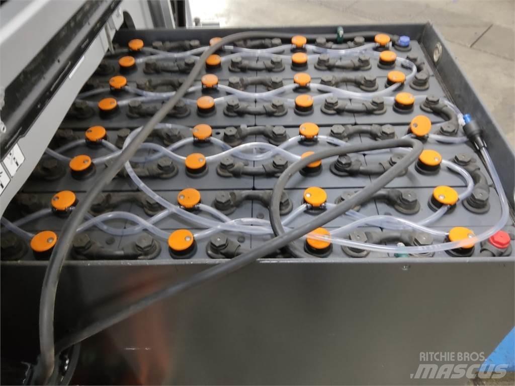 Still RX60-25 電動堆高機