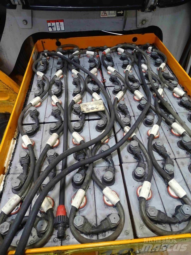 Still RX60-25 電動堆高機