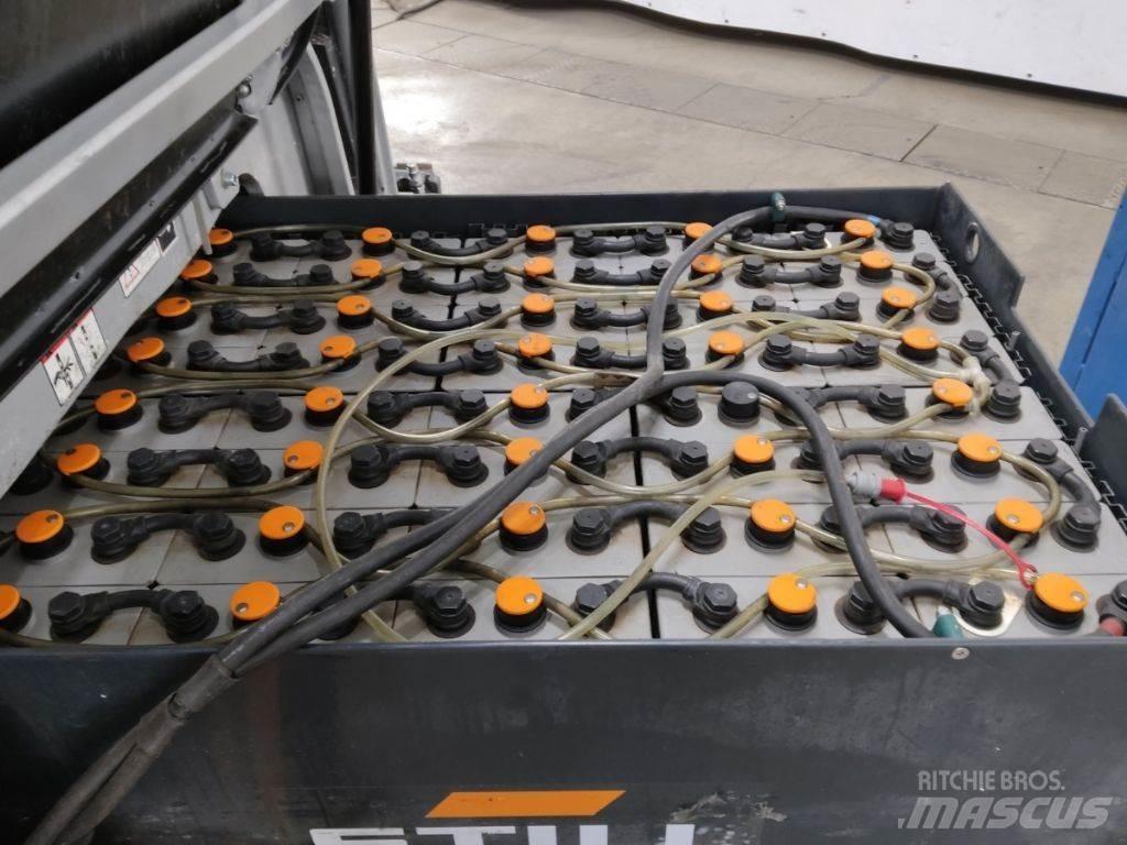 Still RX60-25 電動堆高機