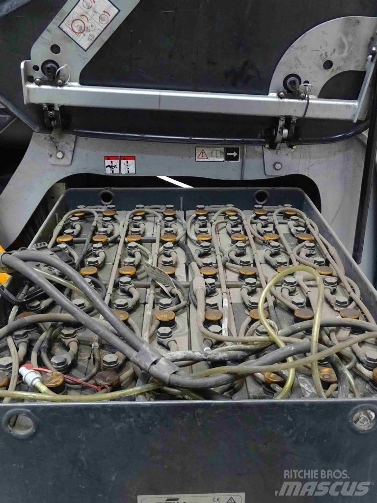 Still RX60-25 電動堆高機