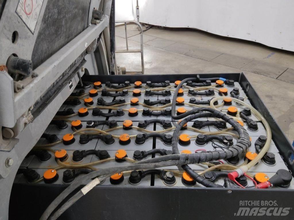 Still RX60-25 電動堆高機