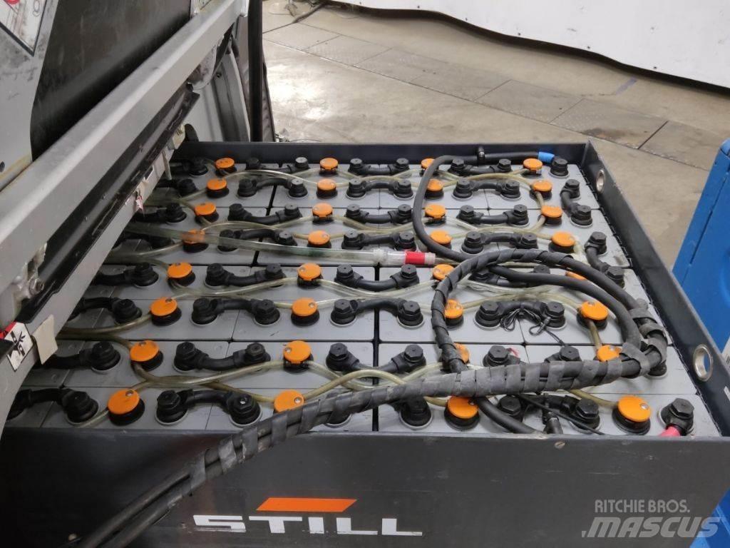 Still RX60-25 電動堆高機