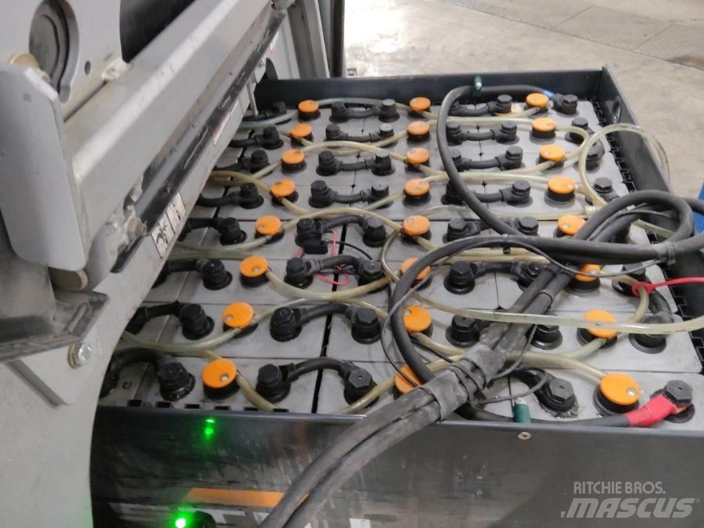 Still RX60-25 電動堆高機