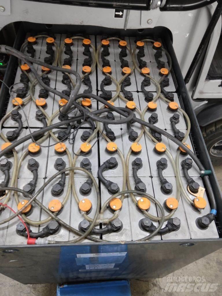 Still RX60-25 電動堆高機