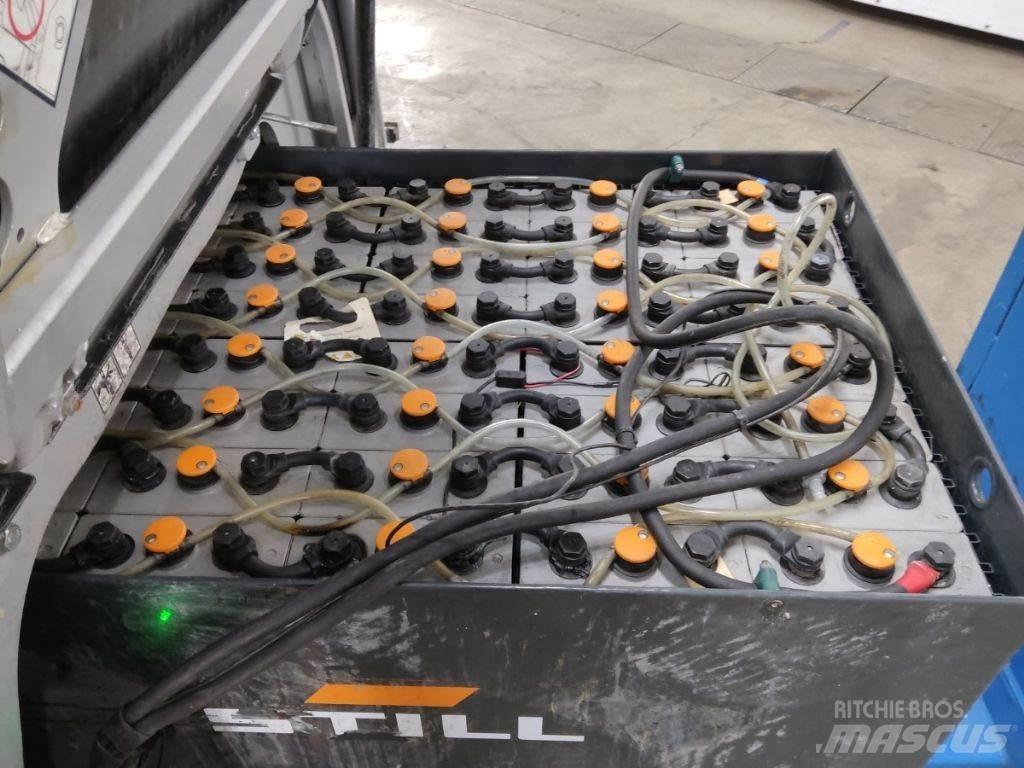 Still RX60-25 電動堆高機