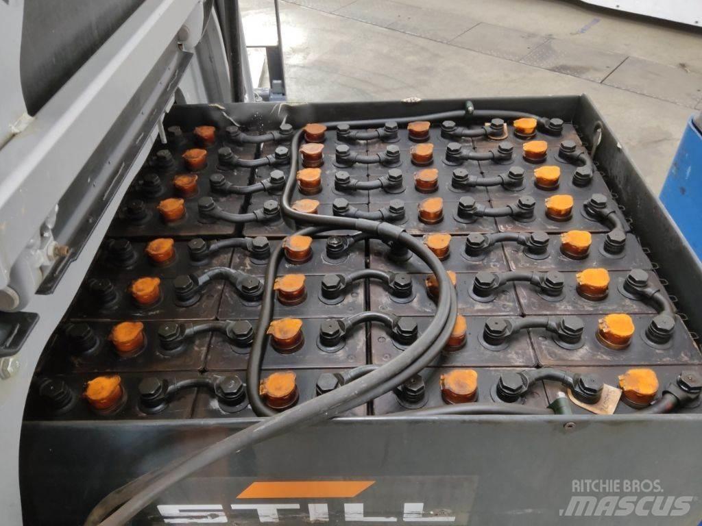 Still RX60-25 電動堆高機