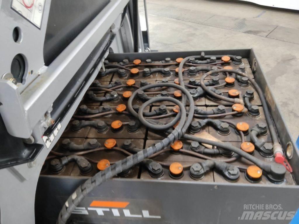 Still RX60-25 電動堆高機