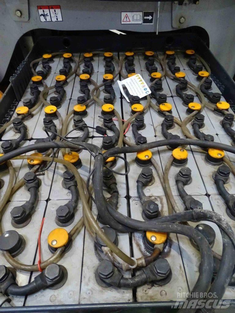Still RX60-25 電動堆高機