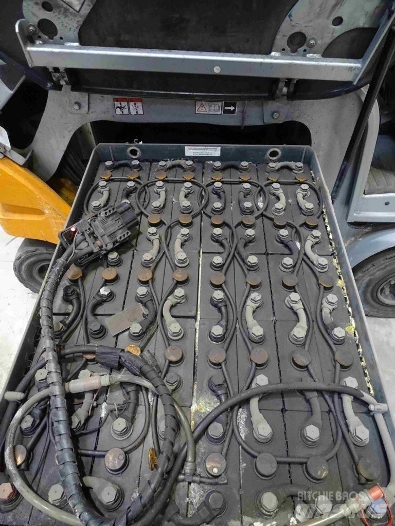 Still RX60-25 電動堆高機
