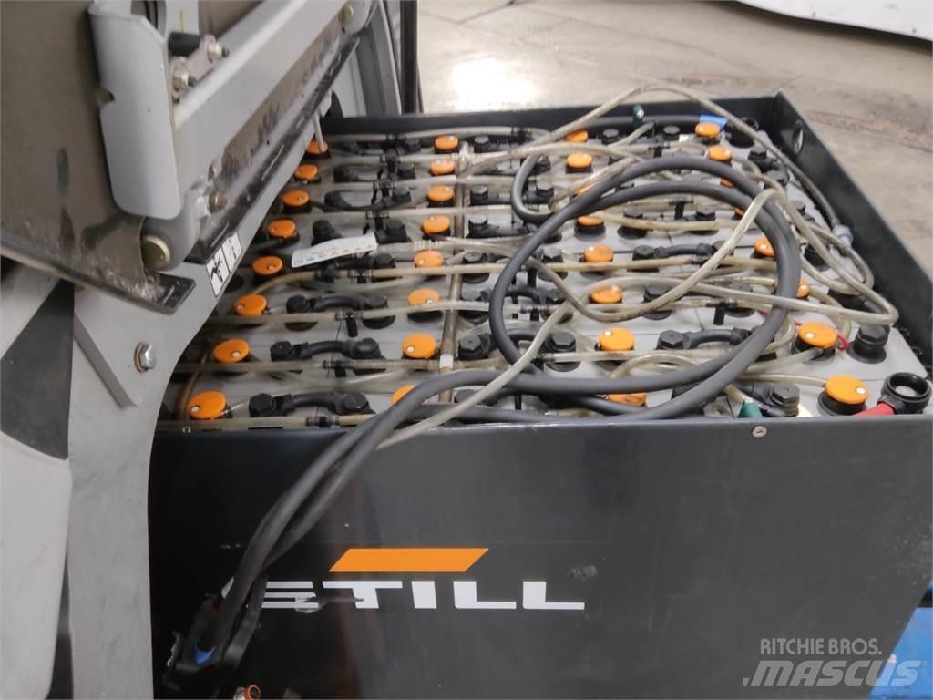Still RX60-25 電動堆高機