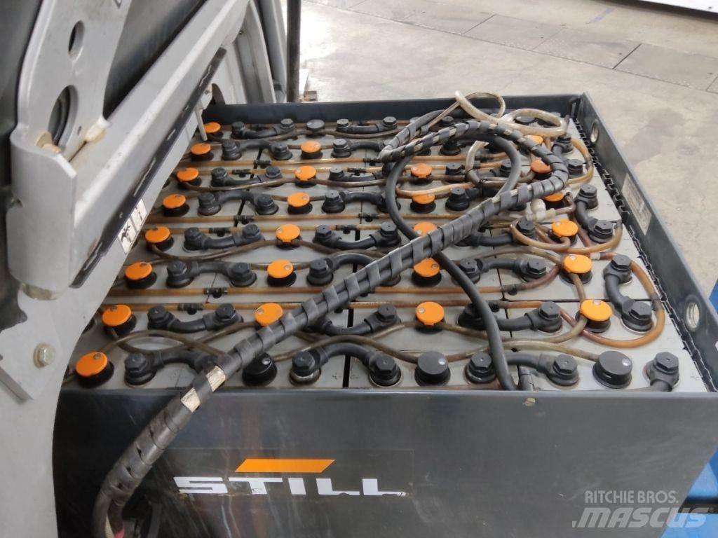 Still RX60-25 電動堆高機