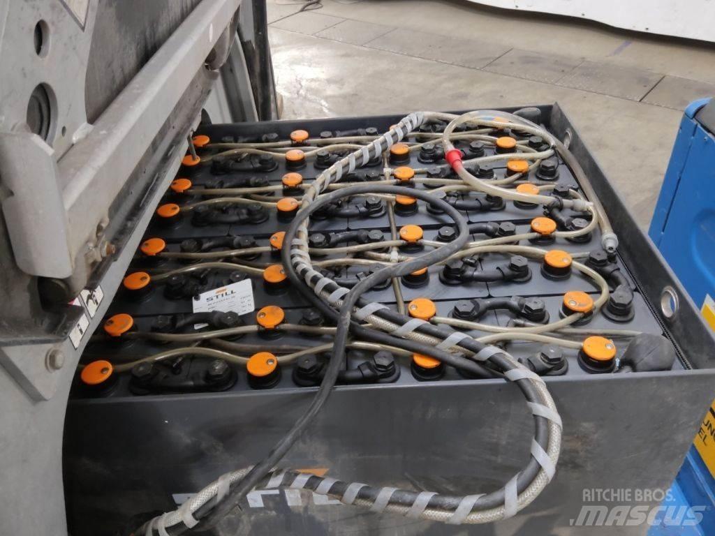 Still RX60-25 電動堆高機