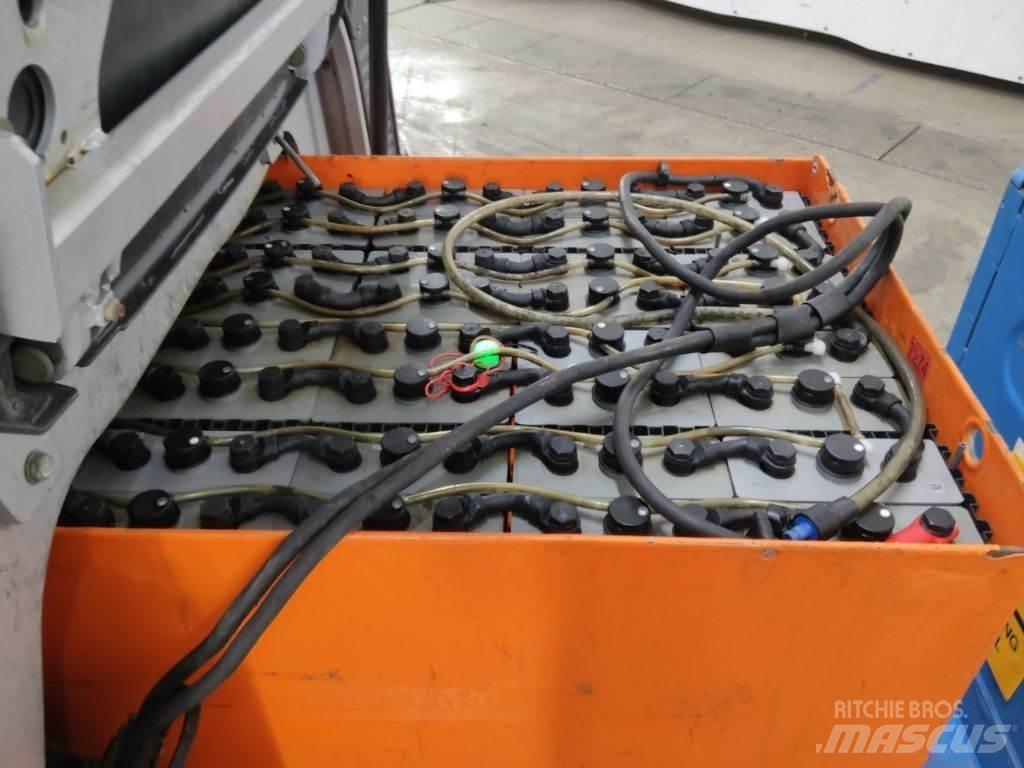 Still RX60-25 電動堆高機