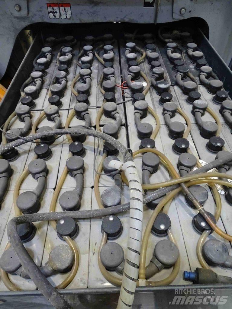 Still RX60-25 電動堆高機
