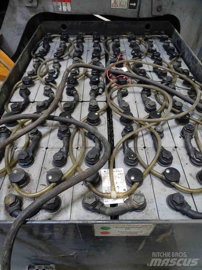 Still RX60-25 電動堆高機
