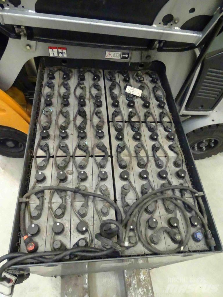 Still RX60-25 電動堆高機