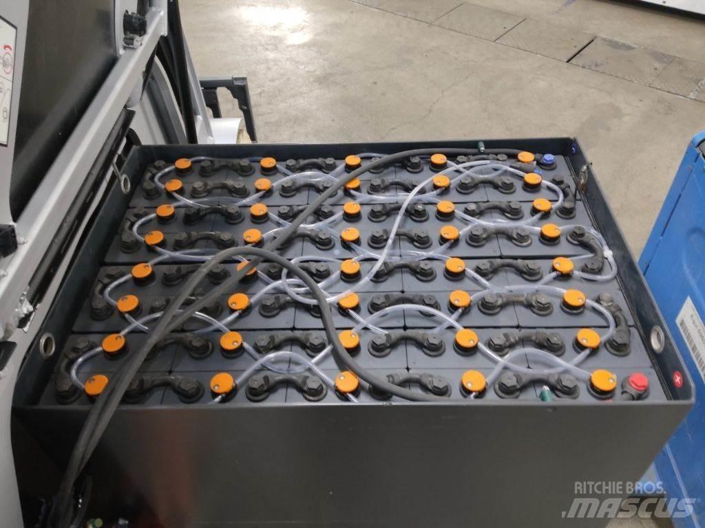 Still RX60-25 電動堆高機