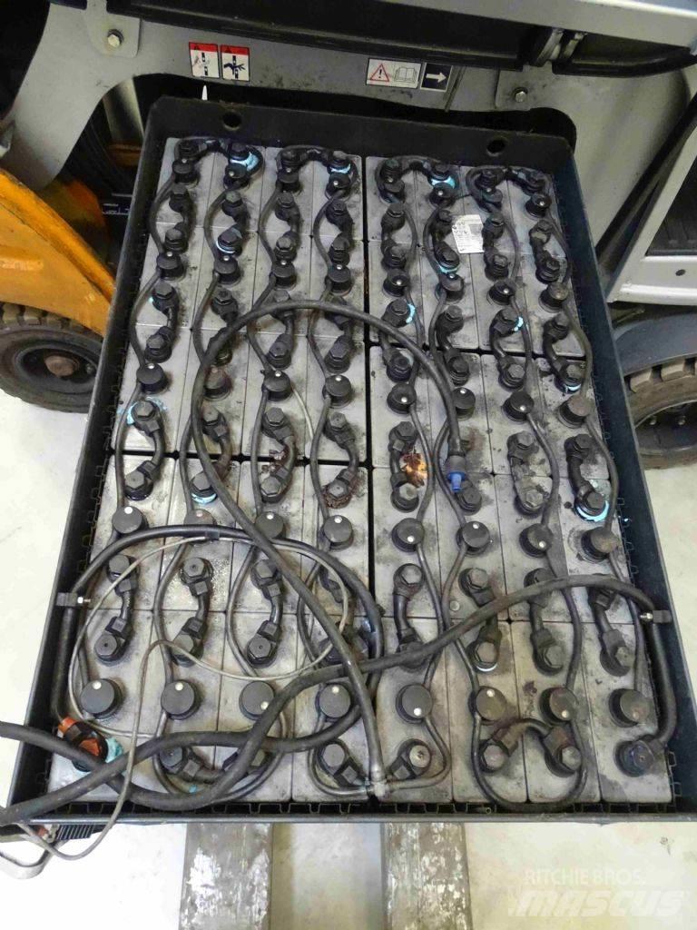 Still RX60-25 電動堆高機